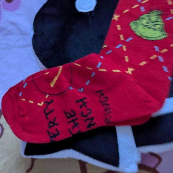 Mcdonald's The Grinch Red Socks - Picture 4 of 4
